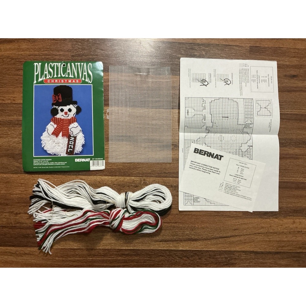 1993 Bernat Crafts PlastiCanvas Christmas SNOWMAN DOOR HANGER Kit #95-8538-00